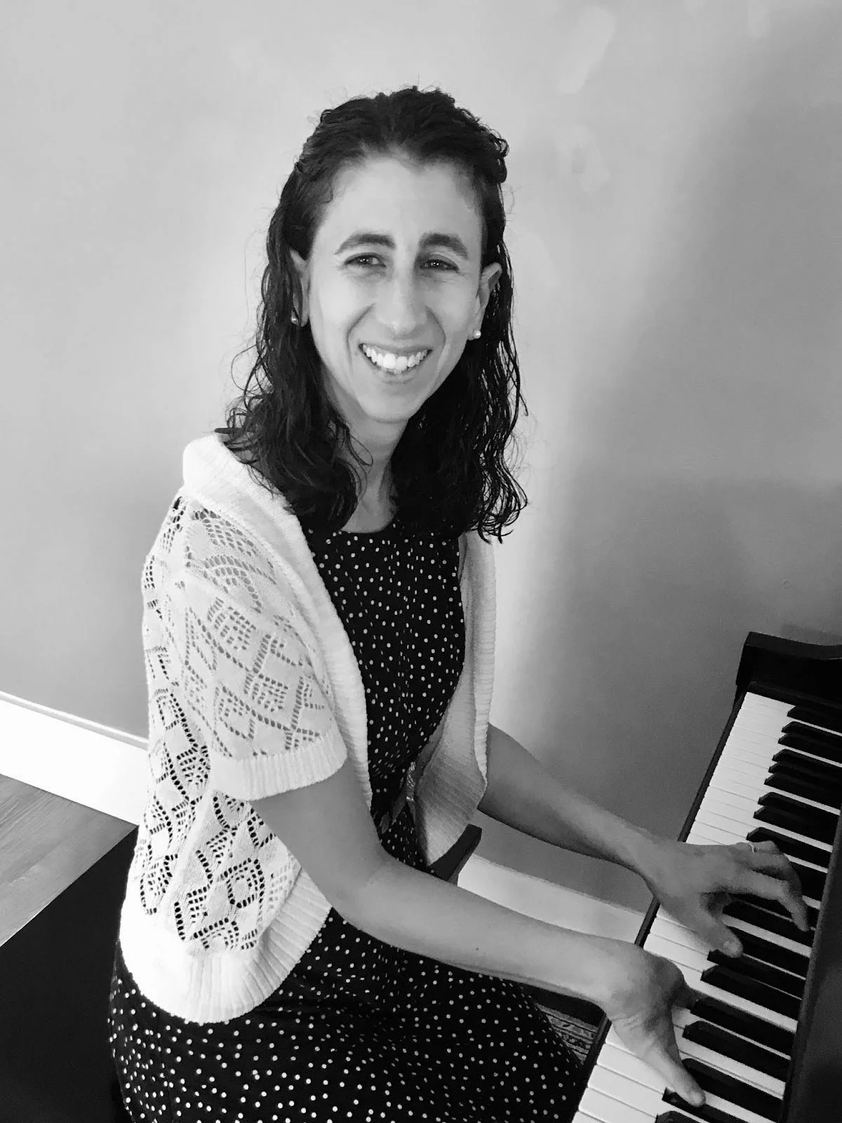 Picture of Valerie Thomforde at the piano.
